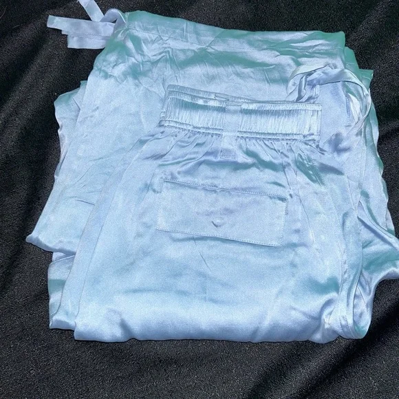 Skims Silk Cargo Pant Glacier - Picture 5 of 5